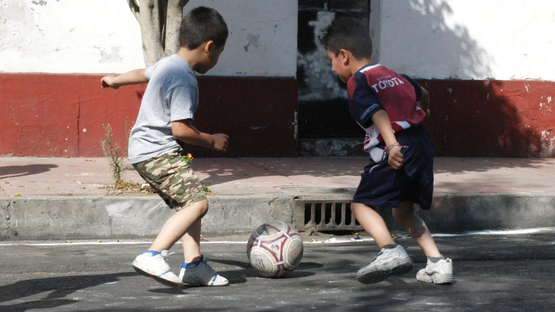 NIÑOS JUGANDO 02